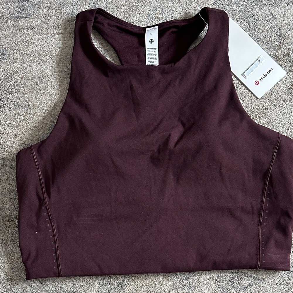 Lululemon women’s tank
Size 14
Color burgundy
NWT